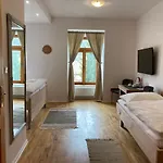 Hugo Oda ve Kahvaltı Plesivec