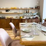 Oda ve Kahvaltı Hugo 3*