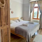 Hugo Oda ve Kahvaltı Plesivec