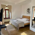 Hugo Oda ve Kahvaltı Plesivec