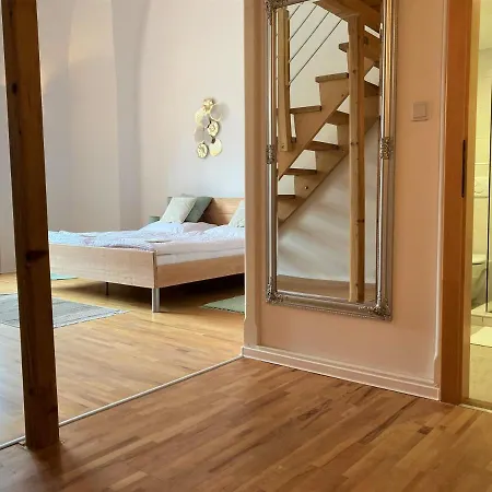 Hugo Bed & Breakfast 3*