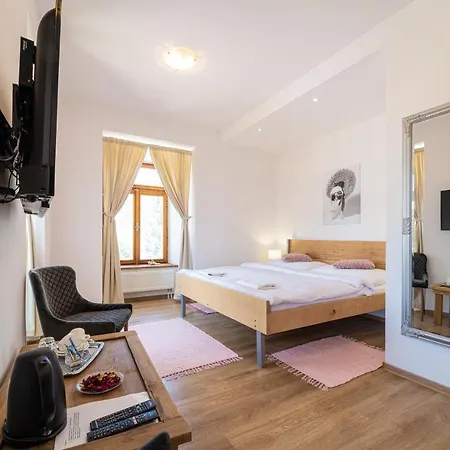 Hugo Bed & Breakfast Plesivec