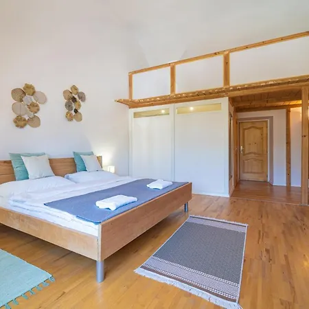 Hugo Bed & Breakfast Plesivec