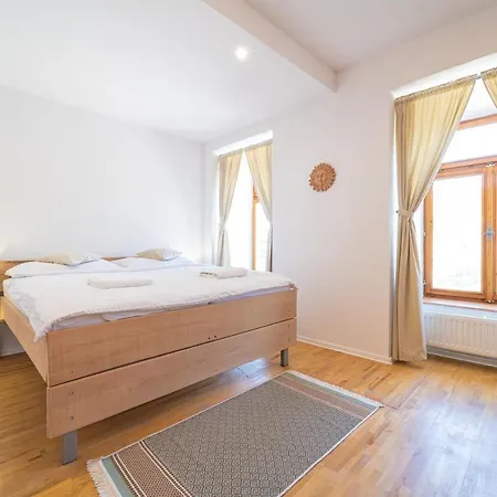 Hugo Bed & Breakfast 3*