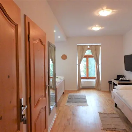 Hugo Bed & Breakfast 3*