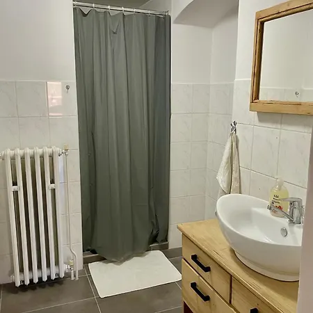 Hugo Bed & Breakfast 3*