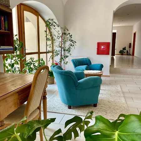 Hugo Bed & Breakfast 3*