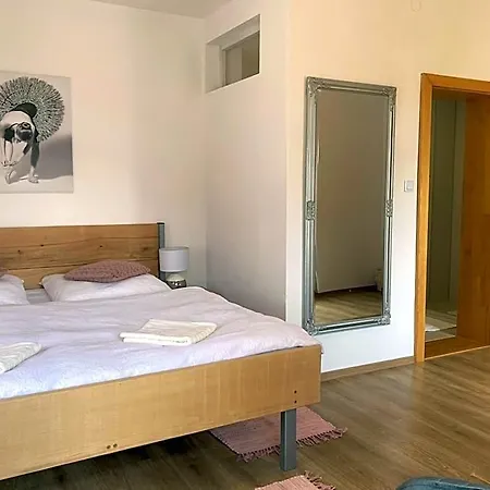 Hugo Bed & Breakfast 3*