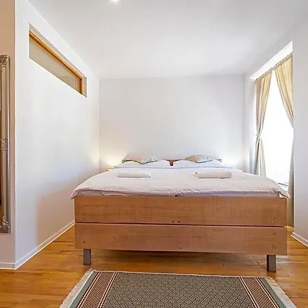 Hugo Bed & Breakfast
